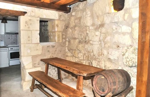 Loches Cottage | Charming Medieval City Gîte: Unique 3-Level Home, Troglodytic Room, WiFi, Near Loire Castles
