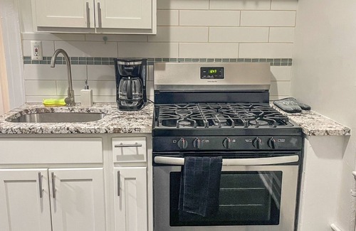Central Business District Apartment | Charming Metro Hideway-less than 30 minutes to Manhattan,NYC,10 minutes to EWR