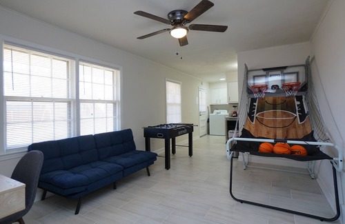 Whitehaven House | Charming Mid Century 3BR 2BA Home Near Graceland