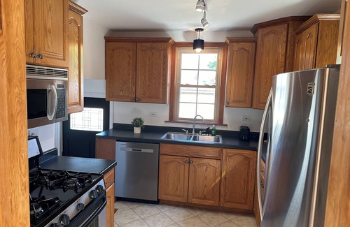 Jefferson Park House | Charming Mid-Century Home Near O’Hare Airport