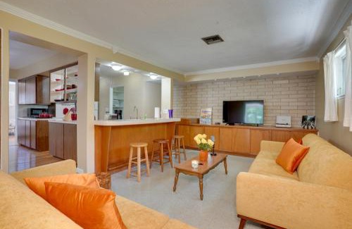Lakeland House | Charming Mid-Century House - Just Steps to Lake!