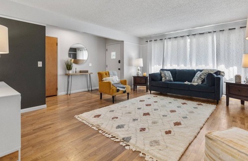 Billings Apartment | Charming Mid-Century West End Home