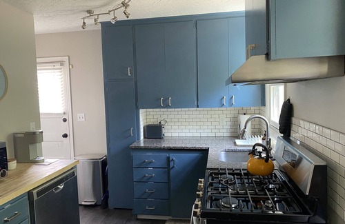 Aksarben - Elmwood Park House | Charming midtown dog friendly house, minutes from CWS, Downtown, Zoo and more!