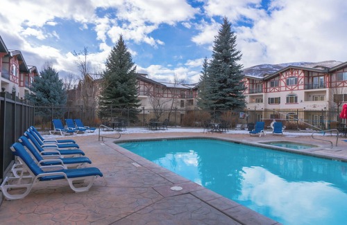 Midway Villa | Charming Midway Villa~Pool, Tubing, Skiing, & Ice Castles Villa 2057-1