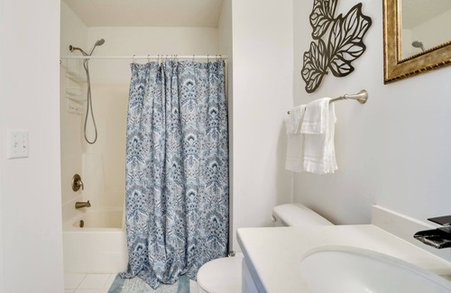 Woodbury House | Charming Minnesota Townhome - Near Beach & Golf!