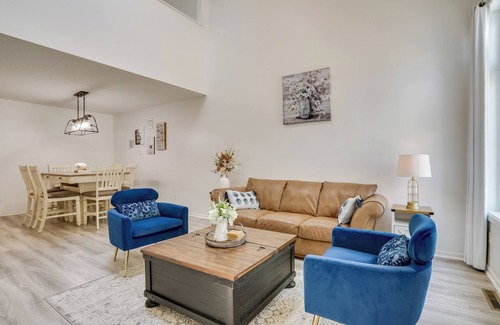 Woodbury House | Charming Minnesota Townhome - Near Beach & Golf!