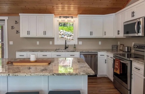 Almelund Cabin | Charming modern 2-bedroom lakeside-cabin in excellent Centuria with WiFi, AC