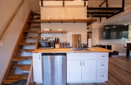 Lander House | Charming Modern Home with Loft and Outdoor Deck