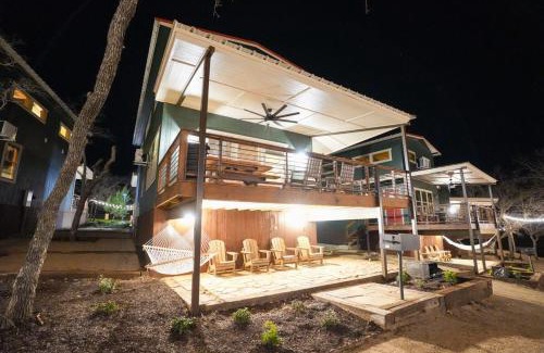 Bridgeport House | Charming Modern Lux Cabin Hot Tub FirePit Games
