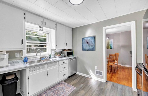 Green Bay House | Charming Modern Two-bedroom Townhouse
