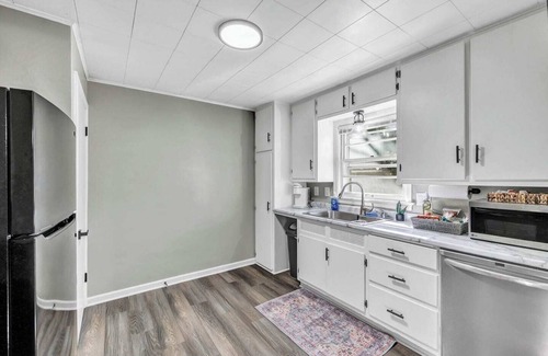 Green Bay House | Charming Modern Two-bedroom Townhouse