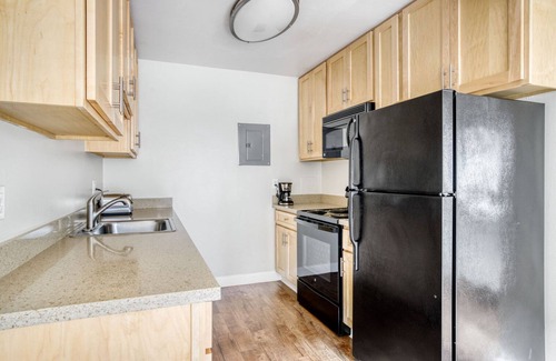 Mountain View Apartment | Charming Mountain View 2BR w/Pool & Gym, 5 min to Target, by Blueground