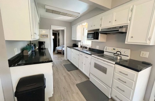 Richfield House | Charming Mpls Escape - Sleeps 14