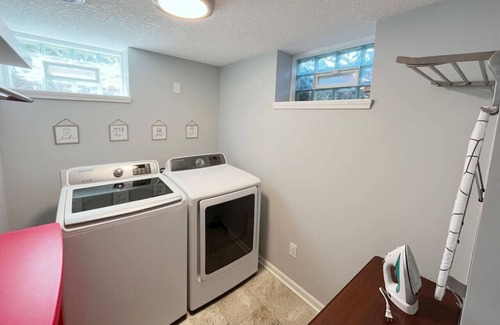 Richfield House | Charming Mpls Escape - Sleeps 14