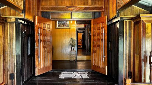 Kampung Besar House | Charming Nature Kampung Home for Family Getaways
