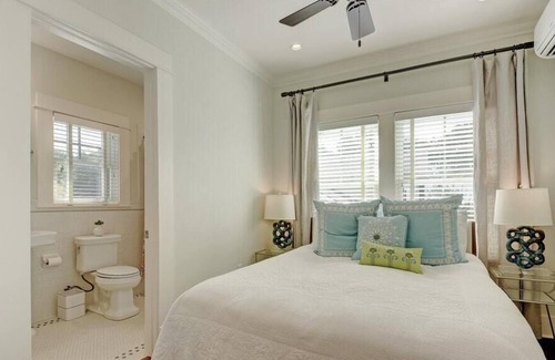 North University Apartment | Charming New Apartment in Historic Aldridge Place - Blocks from UT and Downtown