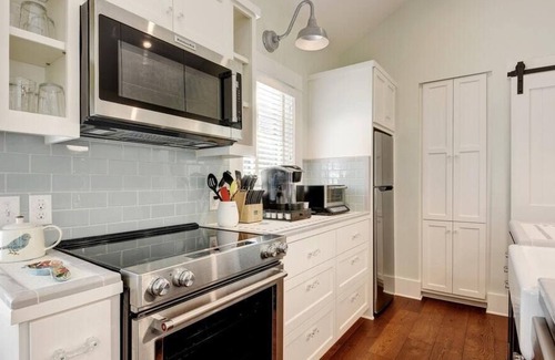 North University Apartment | Charming New Apartment in Historic Aldridge Place - Blocks from UT and Downtown