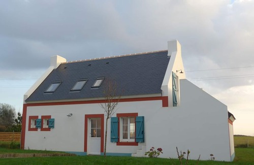 Bangor House | Charming New House Near Beach, Shops, with Garden & Modern Amenities