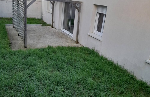 Muron House | Charming new house with terrace and garden