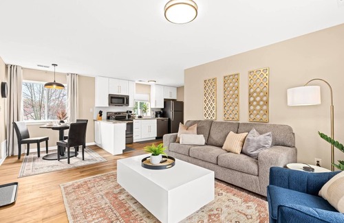 Roseville Apartment | Charming New Unit in the Heart of Roseville