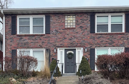 Joslyn Castle Apartment | Charming newly furnished Midtown colonial near UNMC