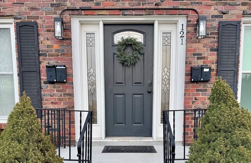 Joslyn Castle Apartment | Charming newly furnished Midtown colonial near UNMC