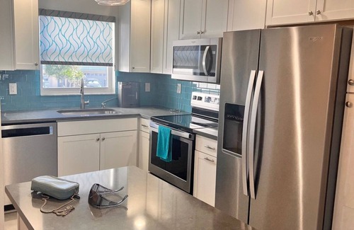 Siesta Key Condo | Charming newly renovated condo with AC and WiFi