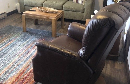 Powell Apartment | Charming Newly Renovated Upstairs Apartment