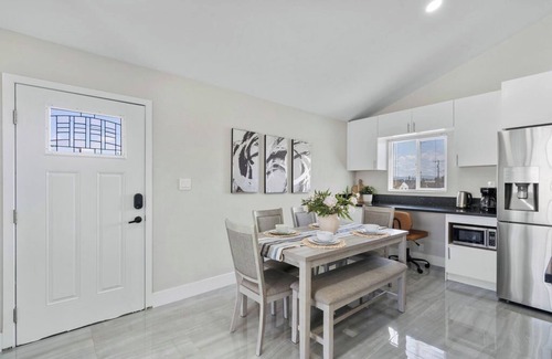 Garfield Apartment | Charming Newly Remodeled 2-bedroom with Balcony in fantastic Huntington Beach