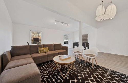 Oak Park House | Charming Oak Park 4BD 3,5BA and 2 Private Parking home