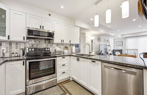 Richmond Hill House | Charming Oasis In Richmond Hill
