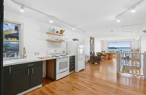 Freeport House | Charming ocean-view cottage just 10 minutes from downtown Freeport shops