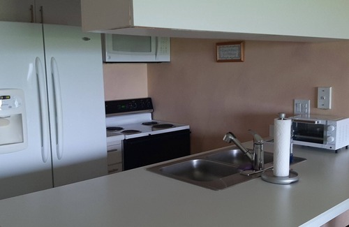 Glenwood House | Charming Oceanfront 2-bedroom townhome with AC, WiFi in superb Ormond by the Sea