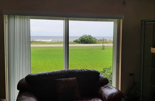 Glenwood House | Charming Oceanfront 2-bedroom townhome with AC, WiFi in superb Ormond by the Sea