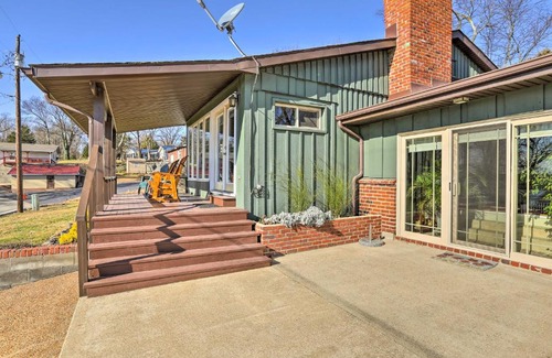 Cave-in-Rock House | Charming Ohio River Home with Water Views and Porch!