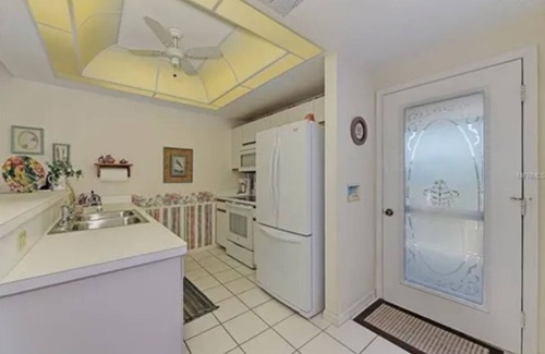 Englewood Condo | Charming Old Florida Condo….Minutes to World Famous Beaches