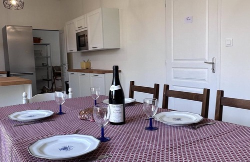 Jaligny-sur-Besbre Cottage | Charming Old Parsonage with Garden and WiFi, Near Vichy