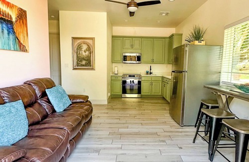 Eagle Pass Apartment | Charming one-bedroom 1.5-bath guesthouse with fully equipped kitchen in Glendale