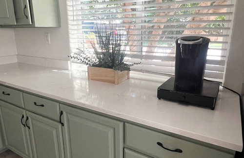 Eagle Pass Apartment | Charming one-bedroom 1.5-bath guesthouse with fully equipped kitchen in Glendale