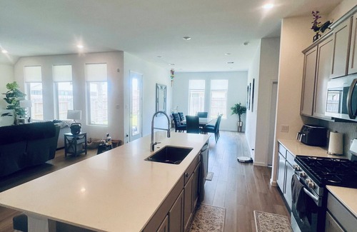 Santa Fe House | Charming one floor 3-bedroom house with WiFi and AC in La Marque