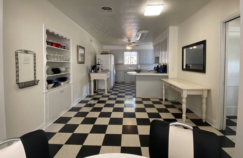 Brenham House | Charming original 1940's home in the heart of downtown Brenham