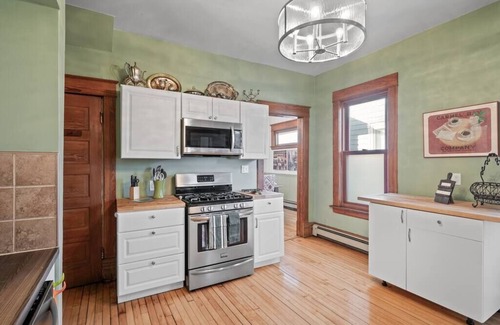 St. Paul House | Charming Parisian Retreat in St. Paul: 4BR/2 bath