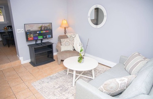 Stamford Apartment | Charming & Peaceful Apartment in Stamford!