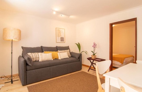 Santa Engracia Apartment | Charming & Peaceful Family Flat