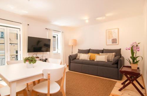 Santa Engracia Apartment | Charming & Peaceful Family Flat