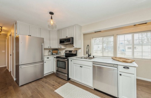 Village of Bloomfield House | Charming Pell Lake Home, Close to Lake Geneva!