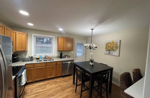 Fredericksburg House | Charming Pet Friendly 4-bedroom house in quaint Fredericksburg with WiFi, AC