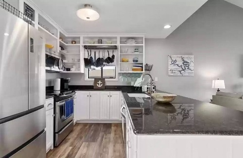 Osage Beach Condo | Charming, Pet Friendly, Lake View Lake of the Ozarks Condo