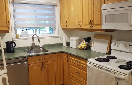 Prince Edward House | Charming Picton Bungalow! Dog friendly! Walk to the Millenium Trail and Main St!