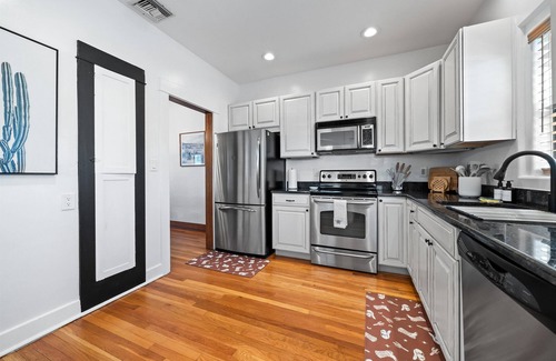 Sam Hughes House | Charming Private 2-bedroom house steps from UofA Football Stadium!